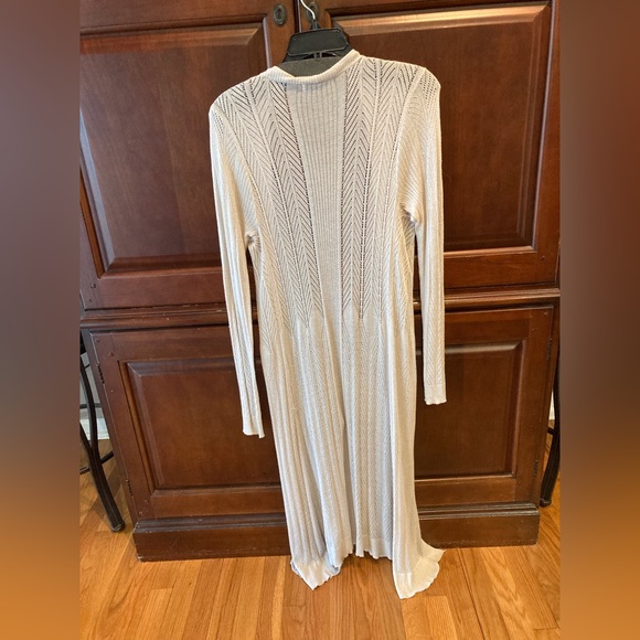 Light tan duster, size Medium.  Beautiful! - Picture 2 of 4